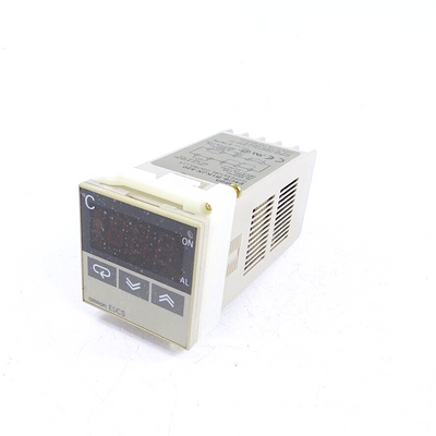 Omron E5CS-R1KJX-520