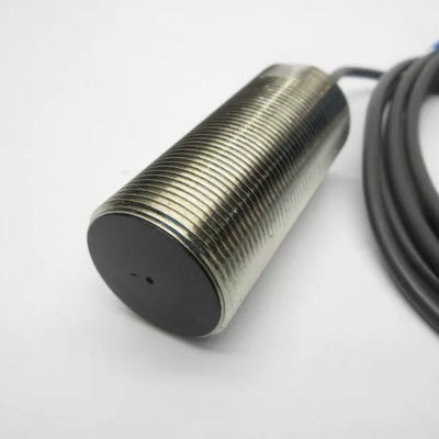 Omron E2A-M30LS15-WP-C1