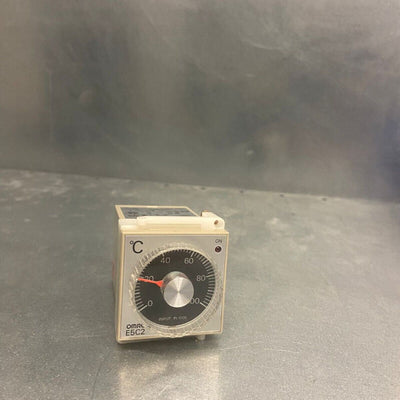 OMRON E5C2 / R20P-D / 250VAC 3A
