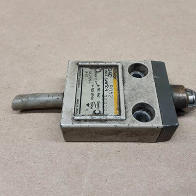 OMRON D4C-9052
