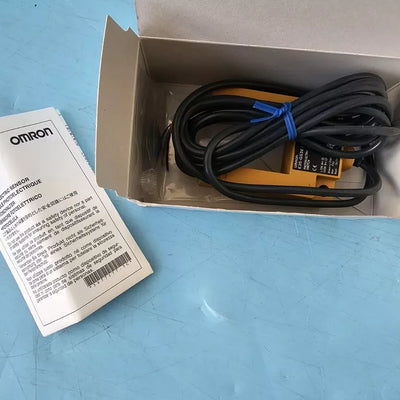 OMRON E3S-GS3E4